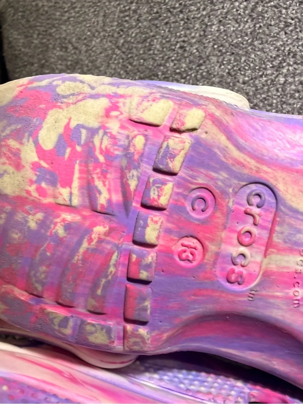 Crocs Kids' Classic Marbled tie-dye Clogs in a pink/purple size C13 with charms